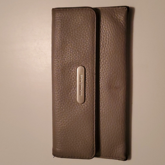 Michael Kors Grey Slim Wallet - Picture 1 of 3